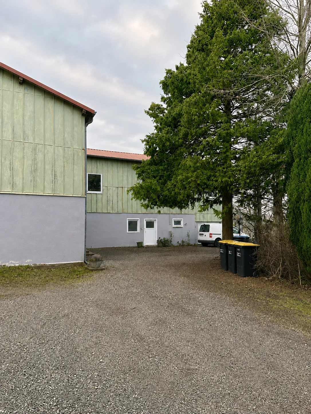Hof mit Stellplatz vor der Unterkunft in Königsfurt 19