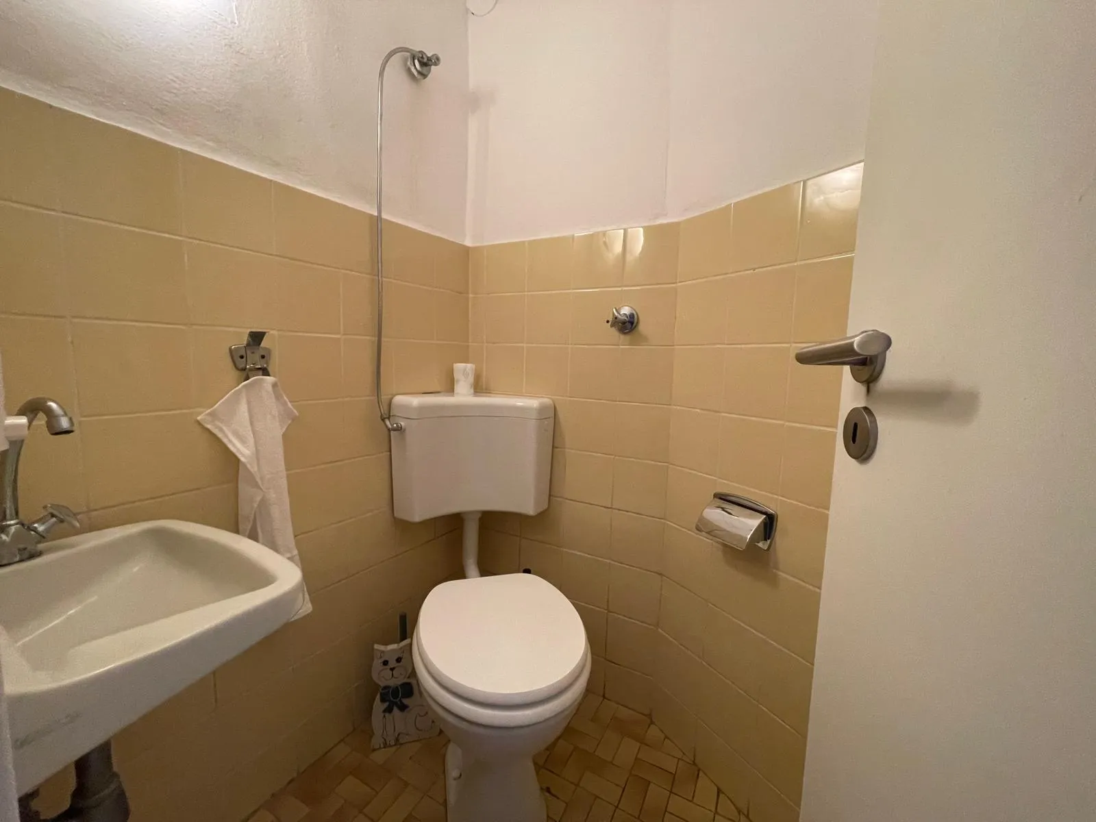 Raiffeisenstraße 49 · Wohnung 1 — Bad 1