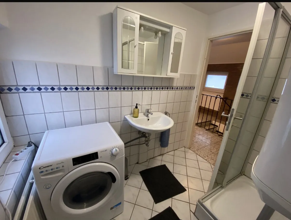Raiffeisenstraße 49 · Wohnung 1 — Bad 2