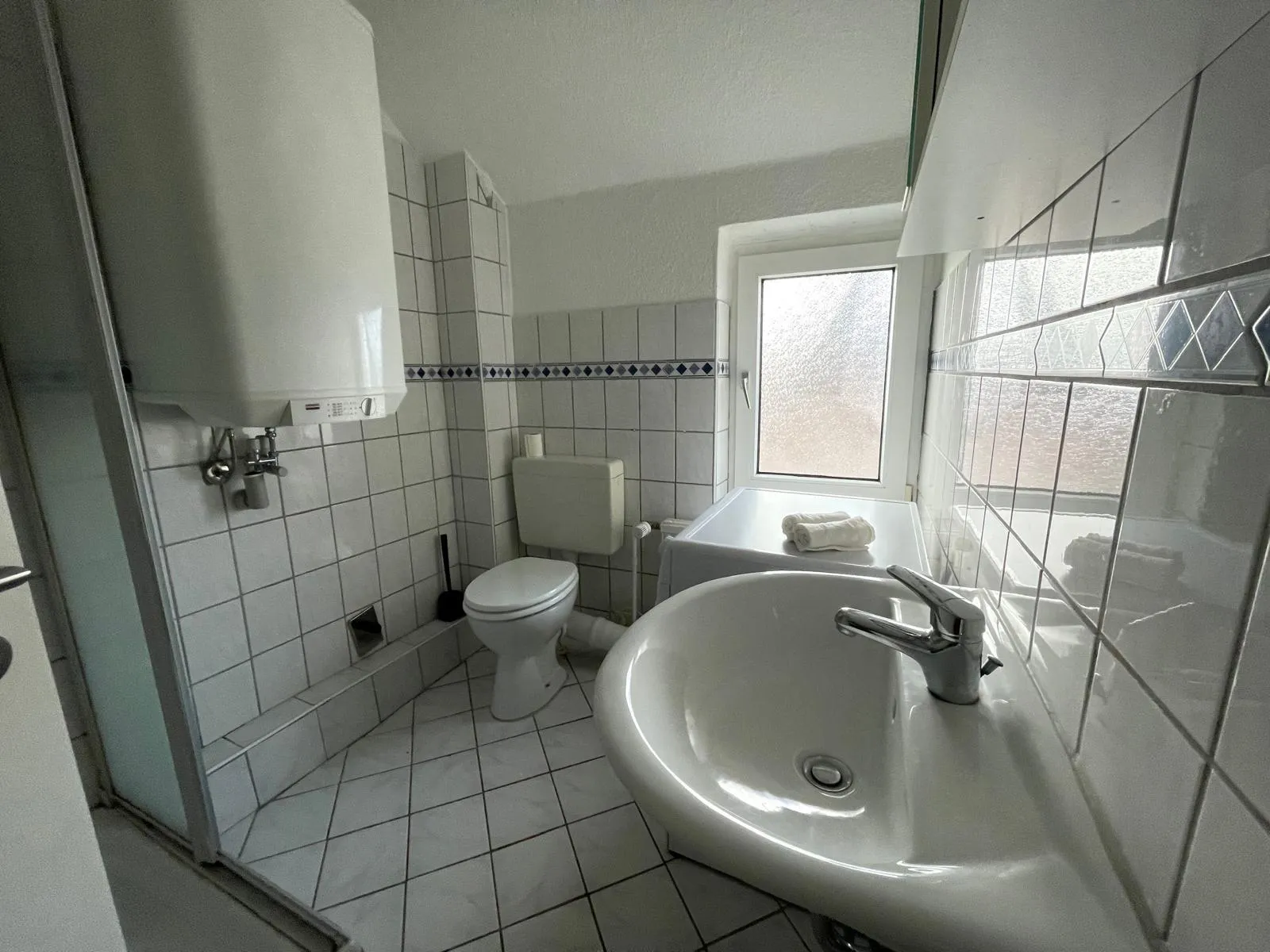 Raiffeisenstraße 49 · Wohnung 1 — Bad 3