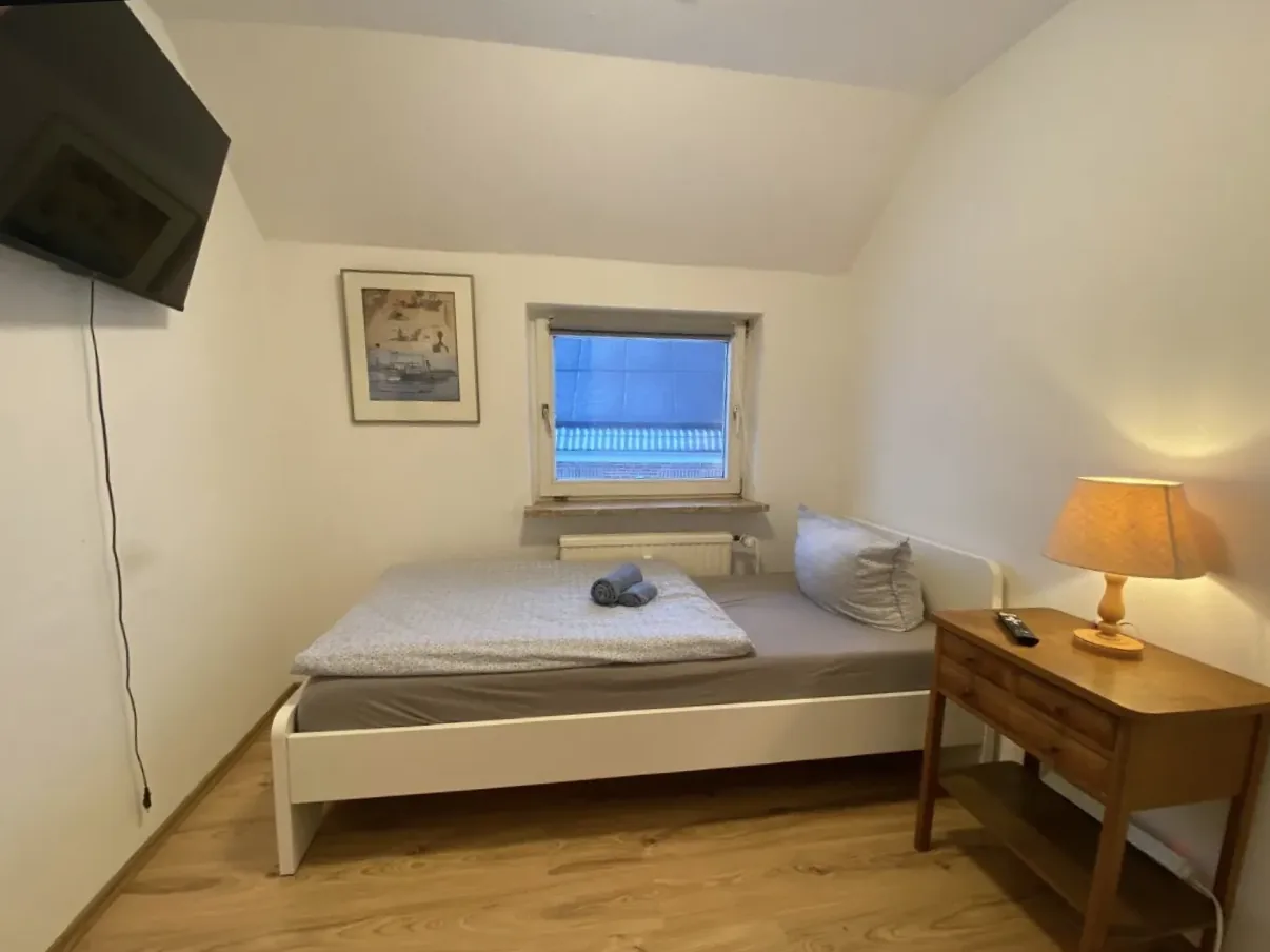 Raiffeisenstraße 49 · Wohnung 1 — Schlafzimmer 3