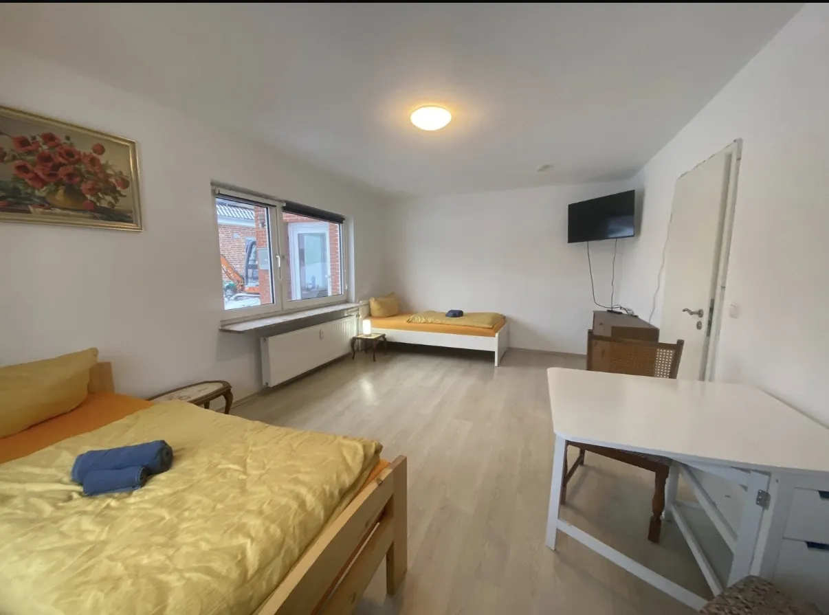 Raiffeisenstraße 49 · Wohnung 2 — Schlafzimmer 1